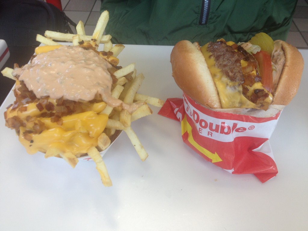 In-N-Outのバーガーとポテト
